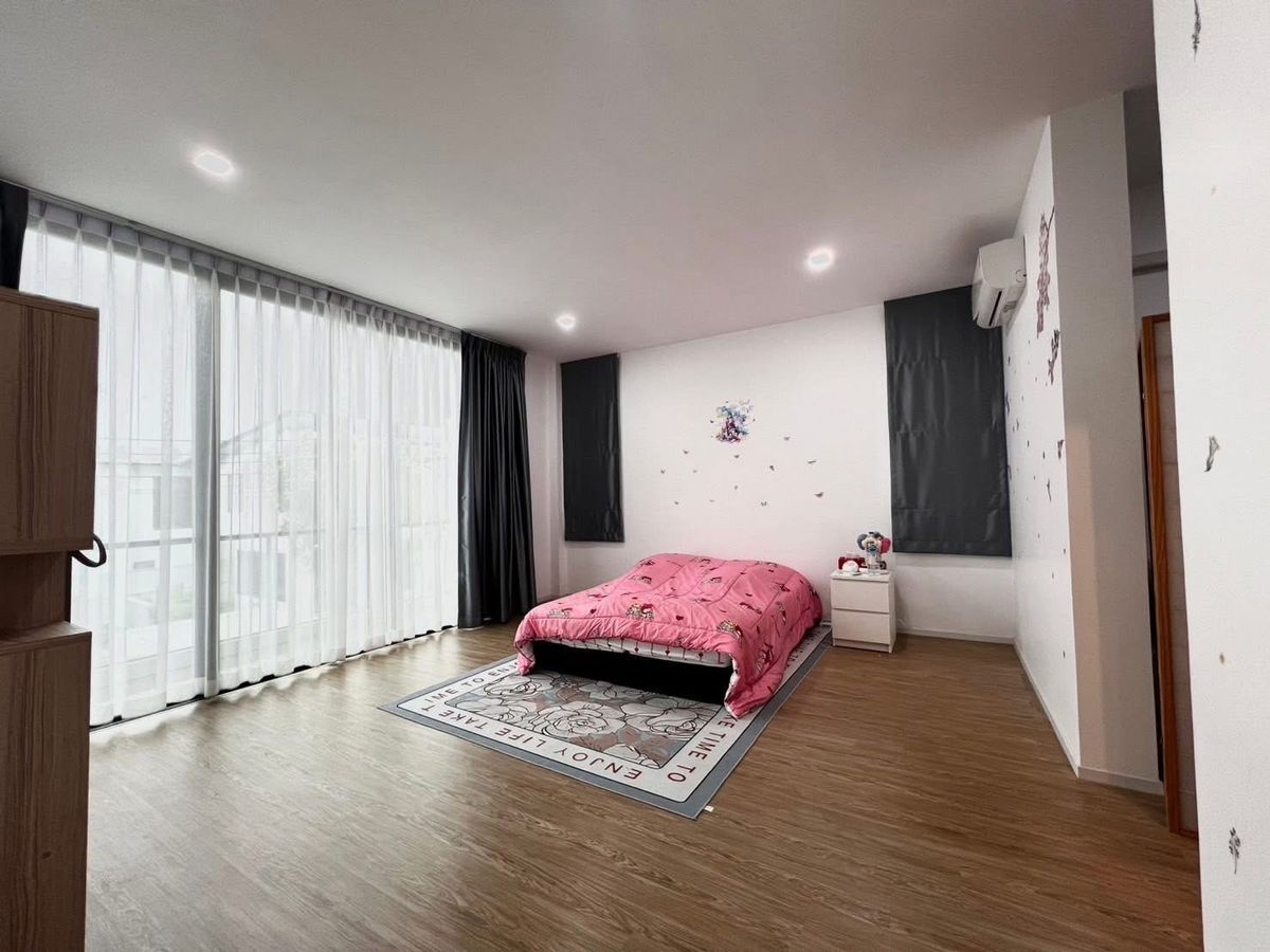 Large Detached House for Rent in The Village, Di Ether, Greenwood, Rangsit