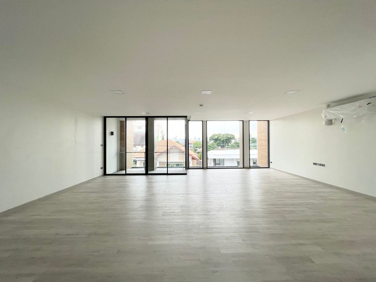 Home Office near Rama 9 with Private Lift and Airport Link Proximity
