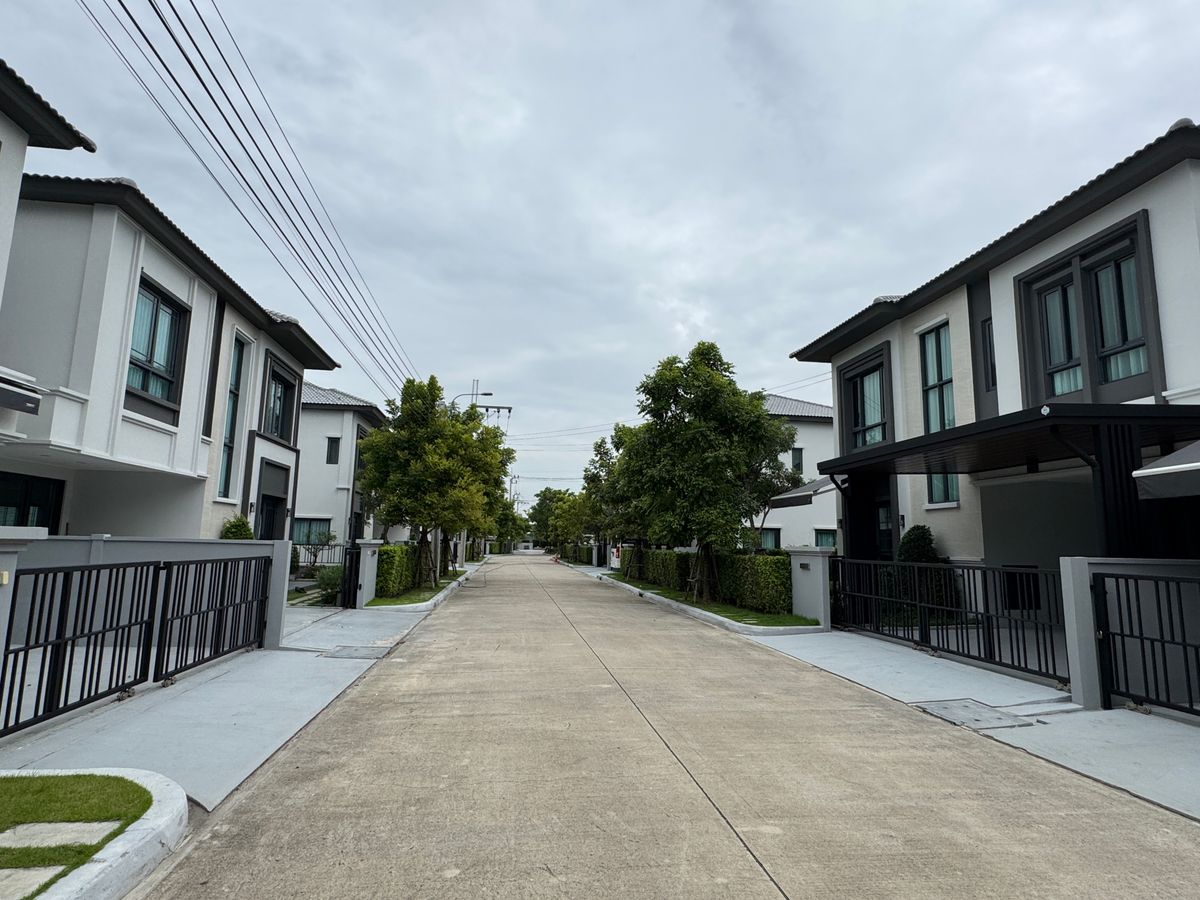 Grande Pleeno Sukhumvit - Бангнадағы 4 жатқа бөлмелі таунхаус