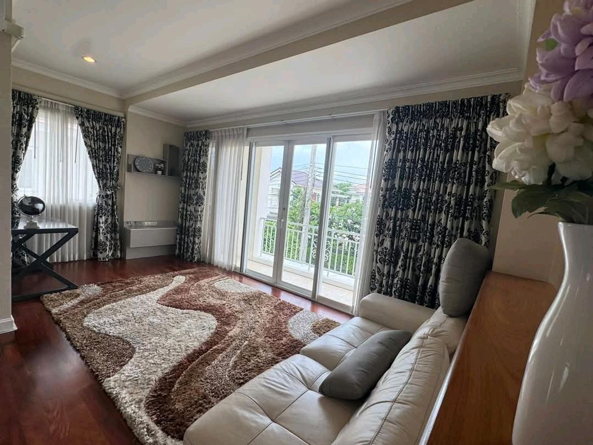Fully Furnished 2-Story House near Rama 9 with Multiple Amenities