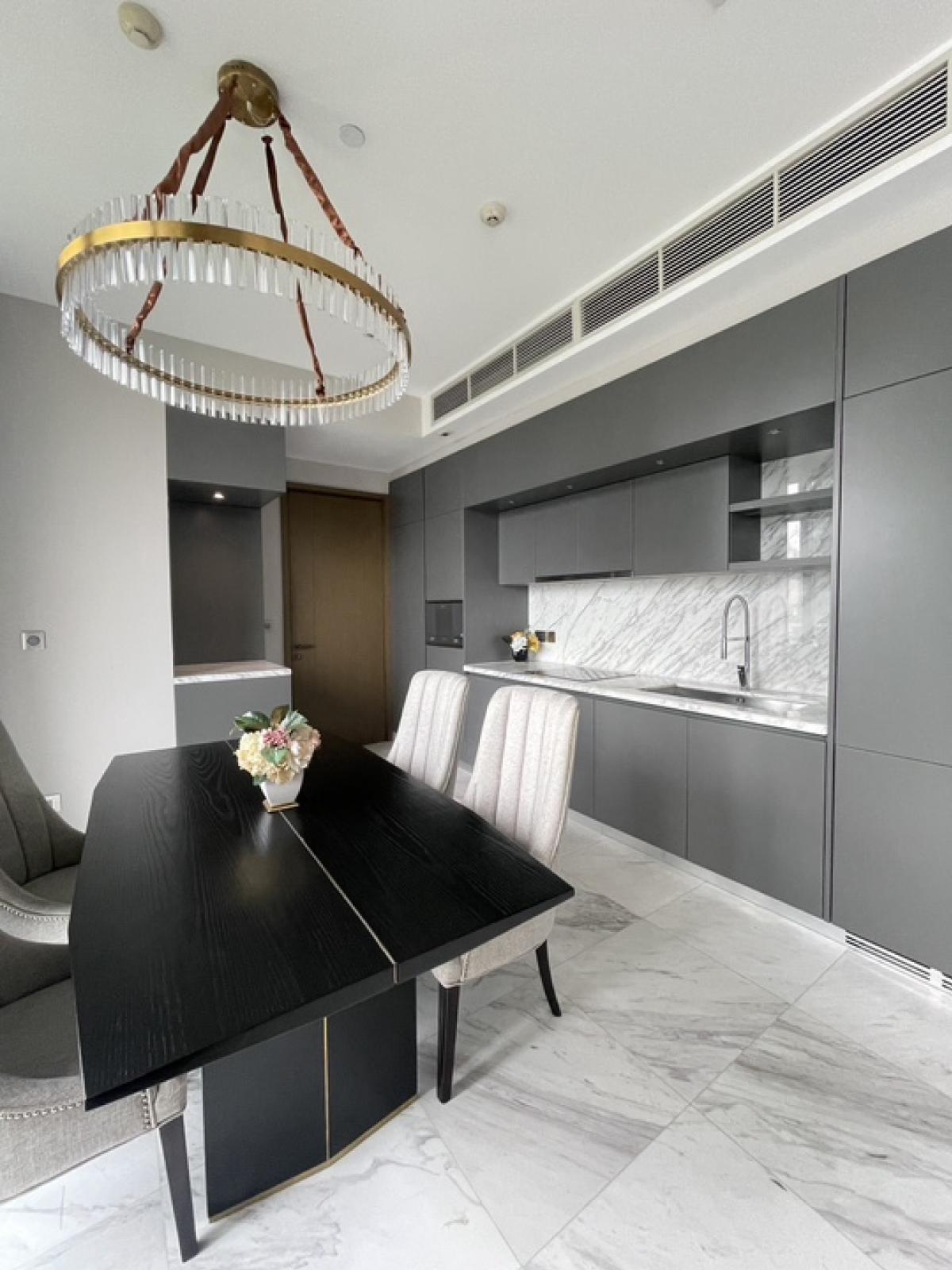 The Monument Thonglo - Spacious 2-Bedroom Apartment