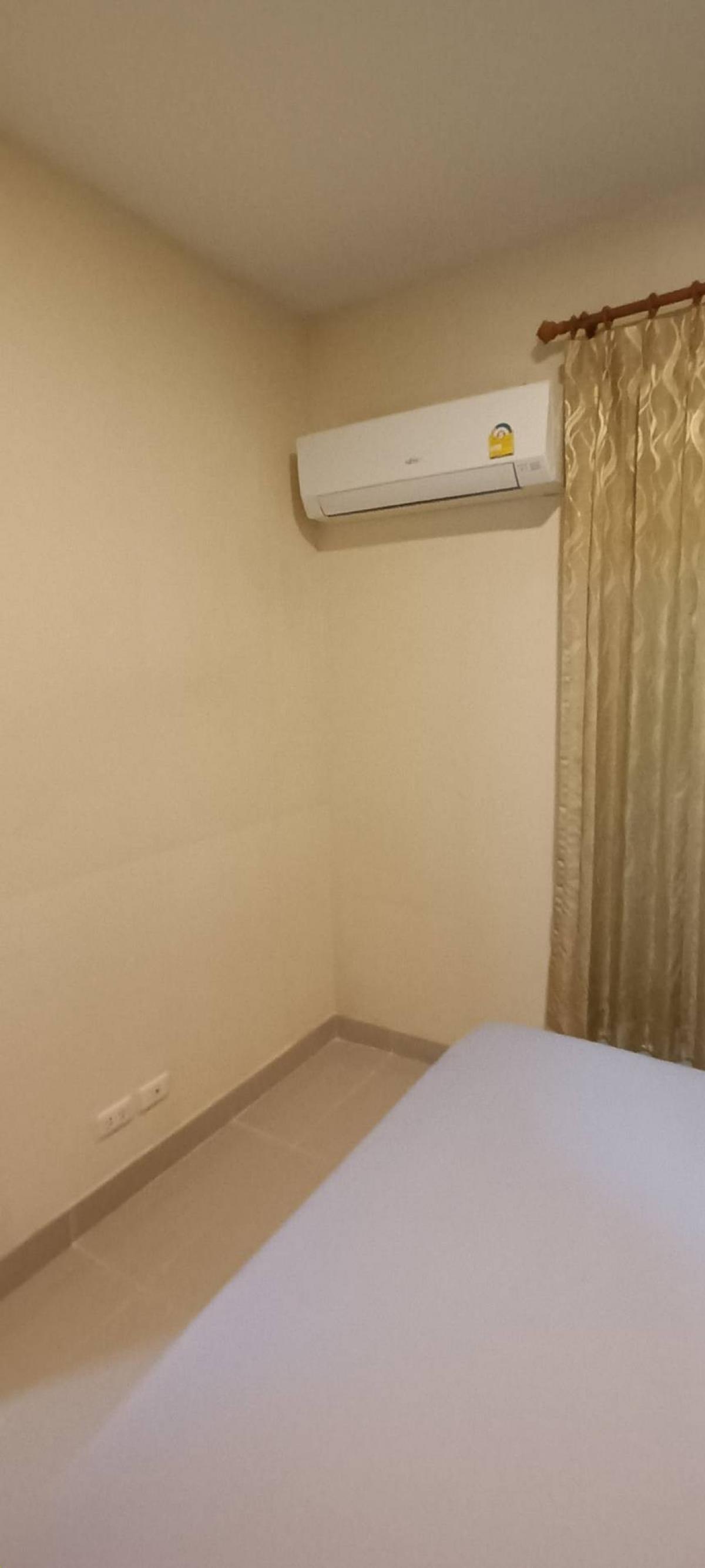 New Fully Furnished Room with Pool View at The Parkland Srinakarin