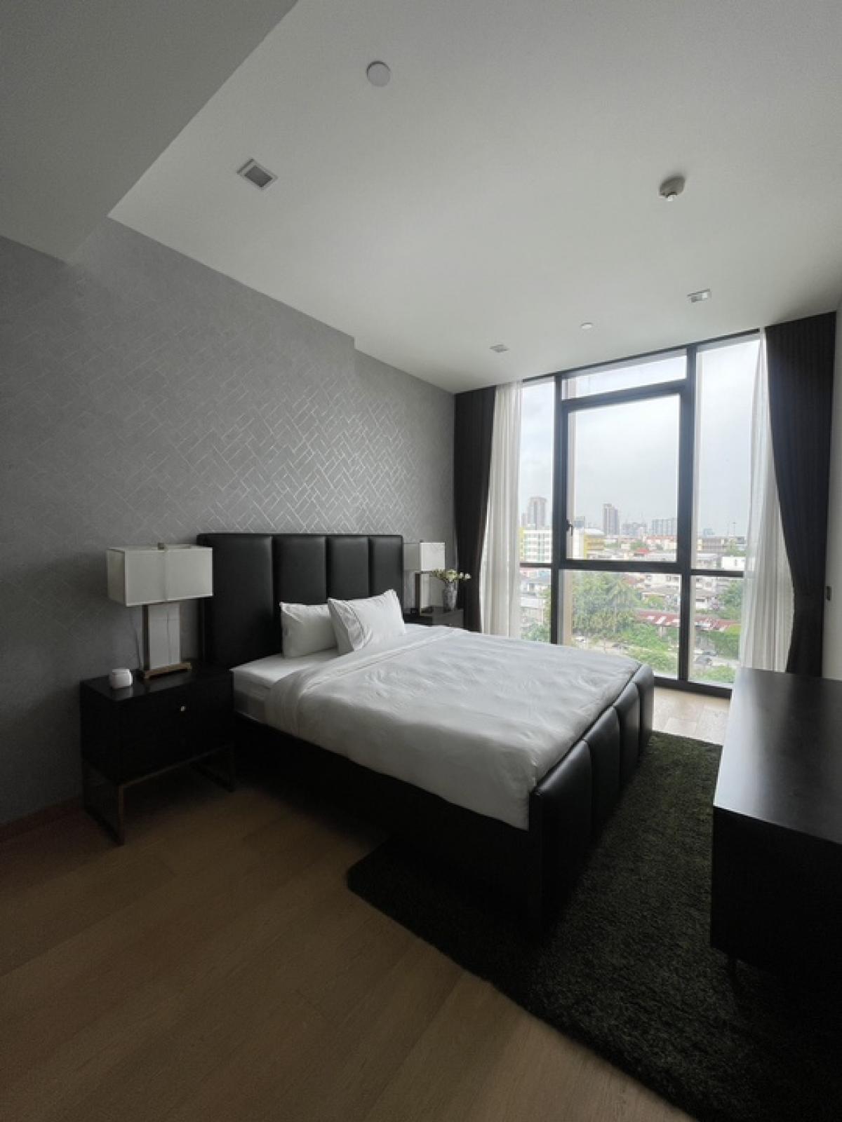 The Monument Thonglo - Spacious 2-Bedroom Apartment