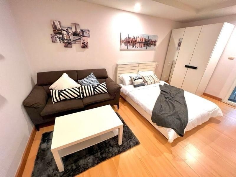 Cozy 1-Bedroom Apartment near MRT Sutthisan