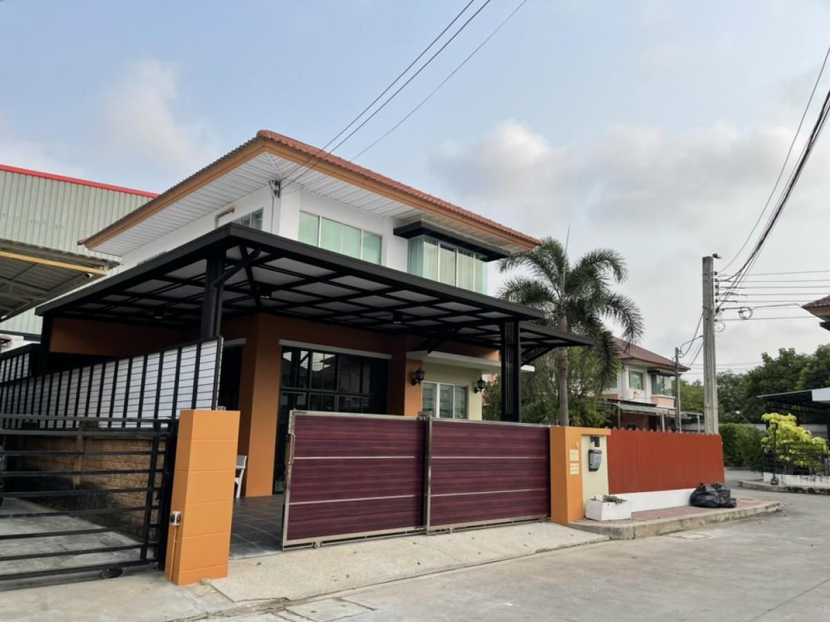 Fully Furnished 3-Bedroom House with Golf Putting Green and Amenities