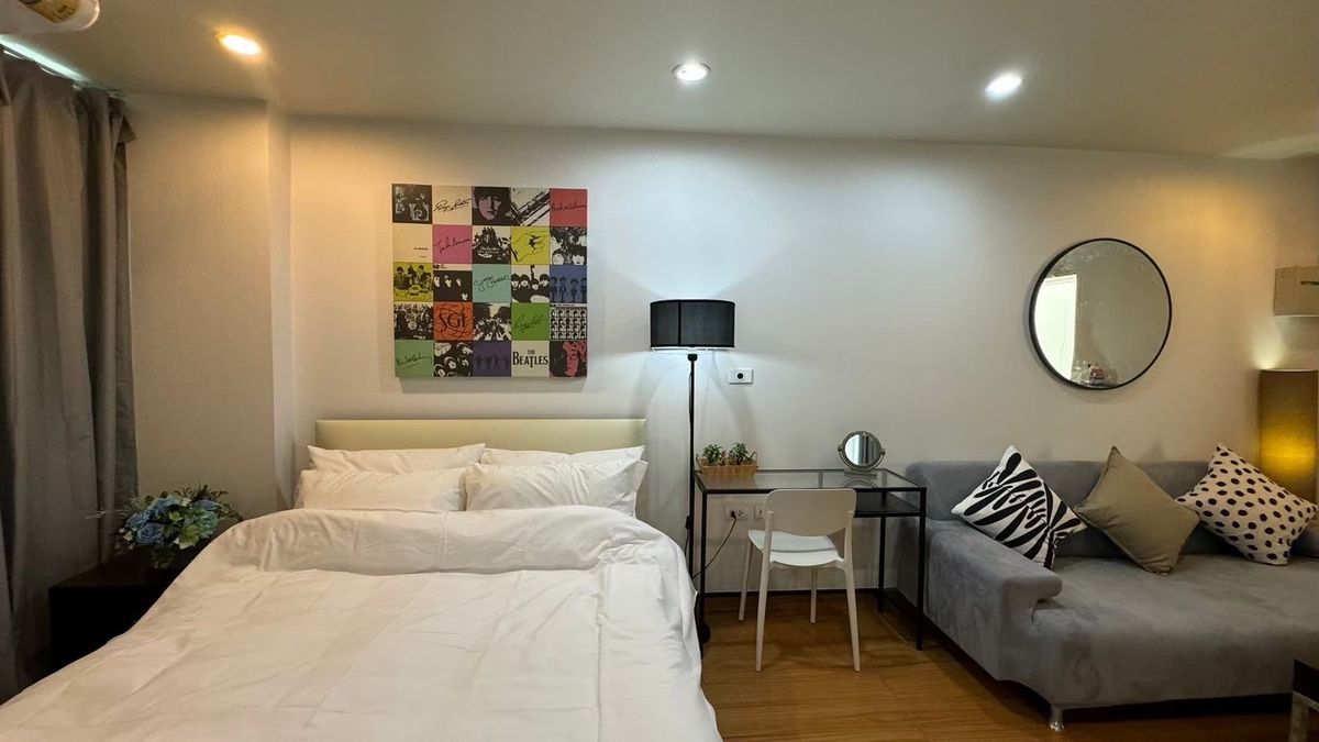 Studio Apartment with Modern Furnishings