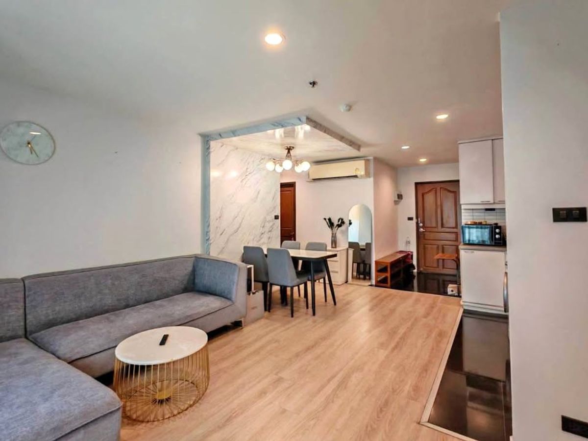 Modern Compact Apartment with Designer Interior