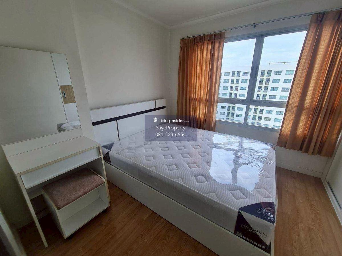 Lumpini Park Pinklao Condo - 1 Bedroom with Pool View