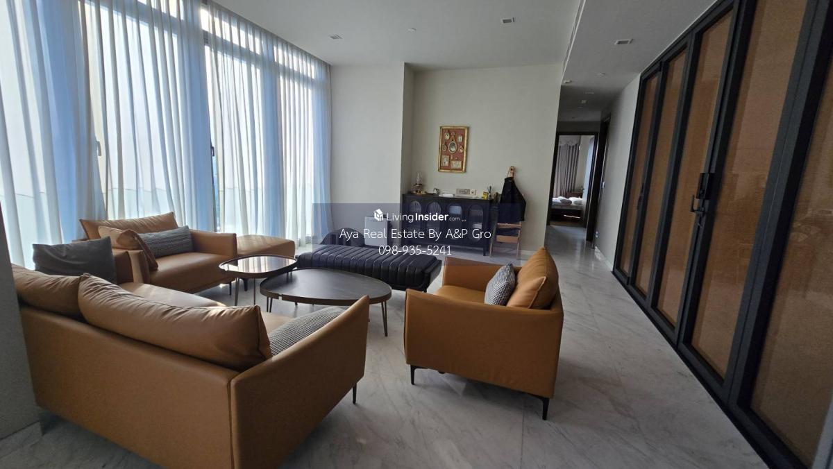 The Monument Thonglo - Luxurious 2-Bedroom Condo near BTS