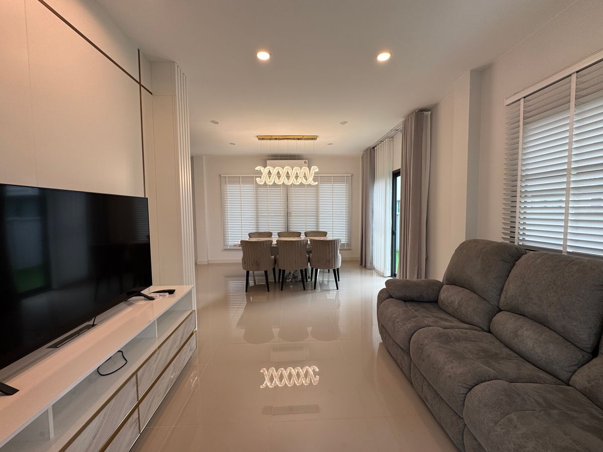 Grande Pleeno Sukhumvit - Bangna Townhouse with 4 Bedrooms