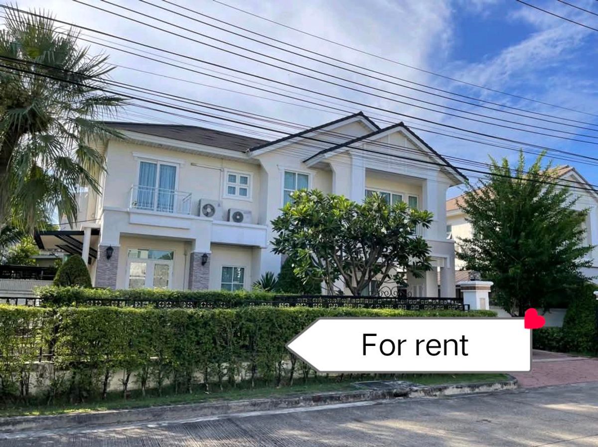 Fully Furnished 2-Story House near Rama 9 with Multiple Amenities
