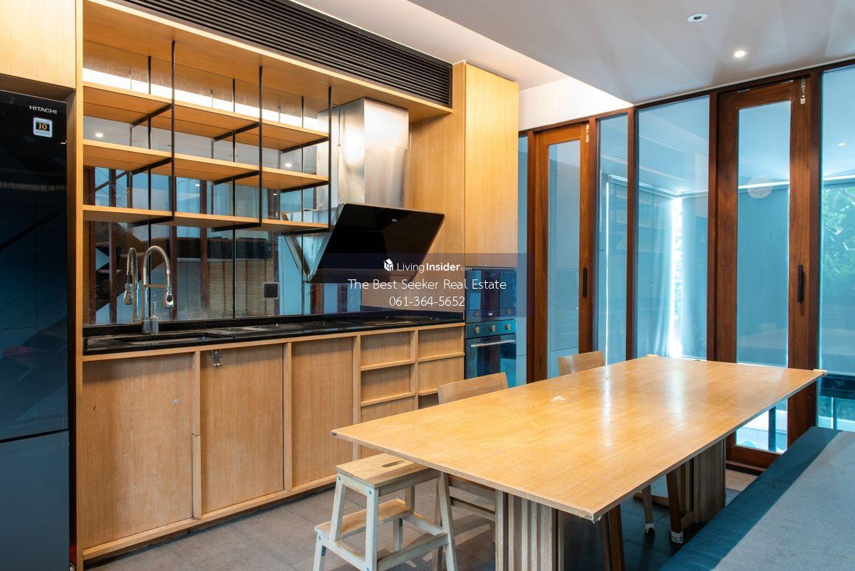 Corner Townhome with Swimming Pool Near MRT Lat Phrao