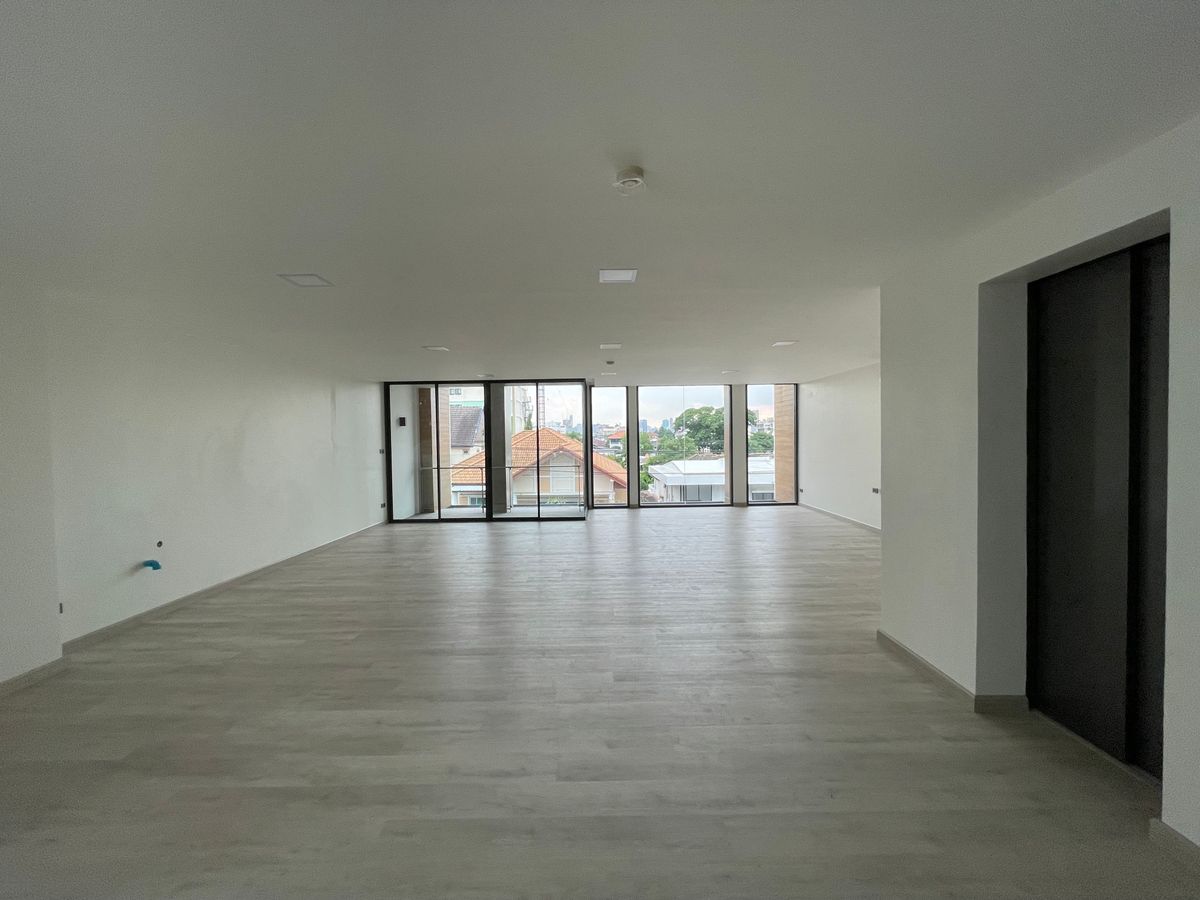 Home Office near Rama 9 with Private Lift and Airport Link Proximity