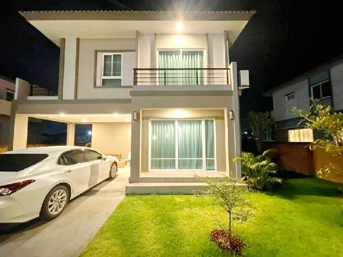 Luxury 2-Story Garden House near Phuket Attractions