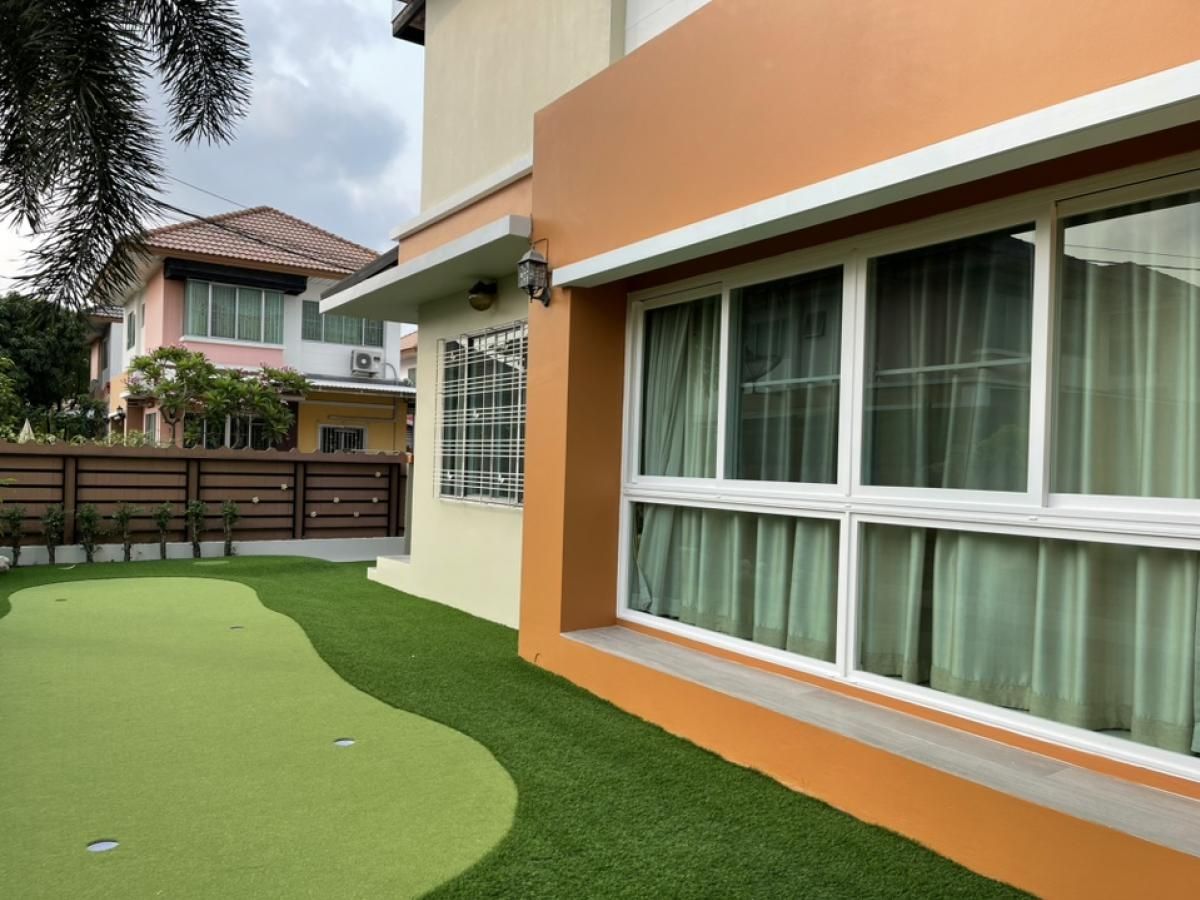 Fully Furnished 3-Bedroom House with Golf Putting Green and Amenities