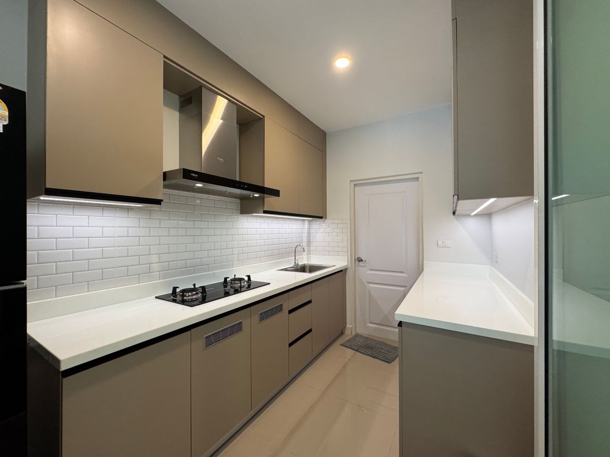 Grande Pleeno Sukhumvit - Bangna Townhouse with 4 Bedrooms