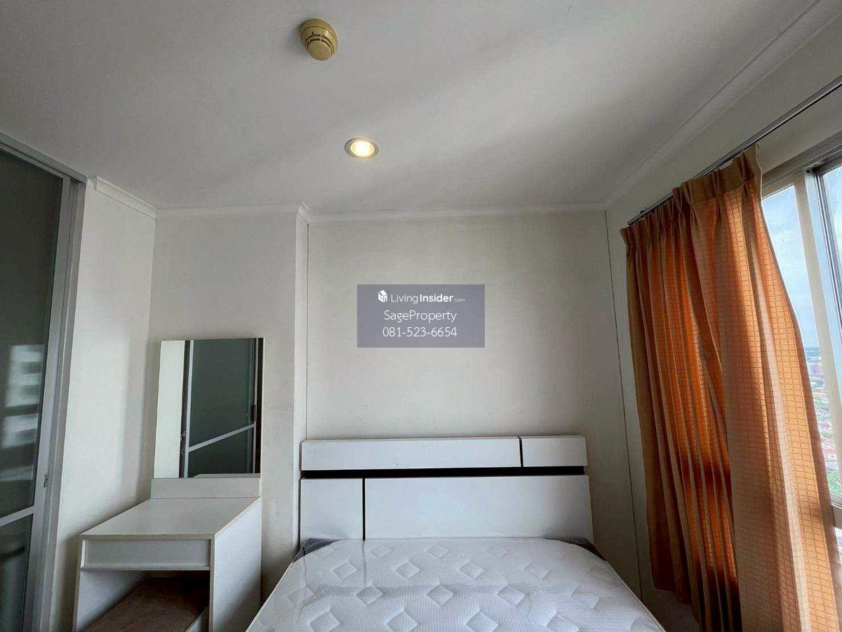 Lumpini Park Pinklao Condo - 1 Bedroom with Pool View