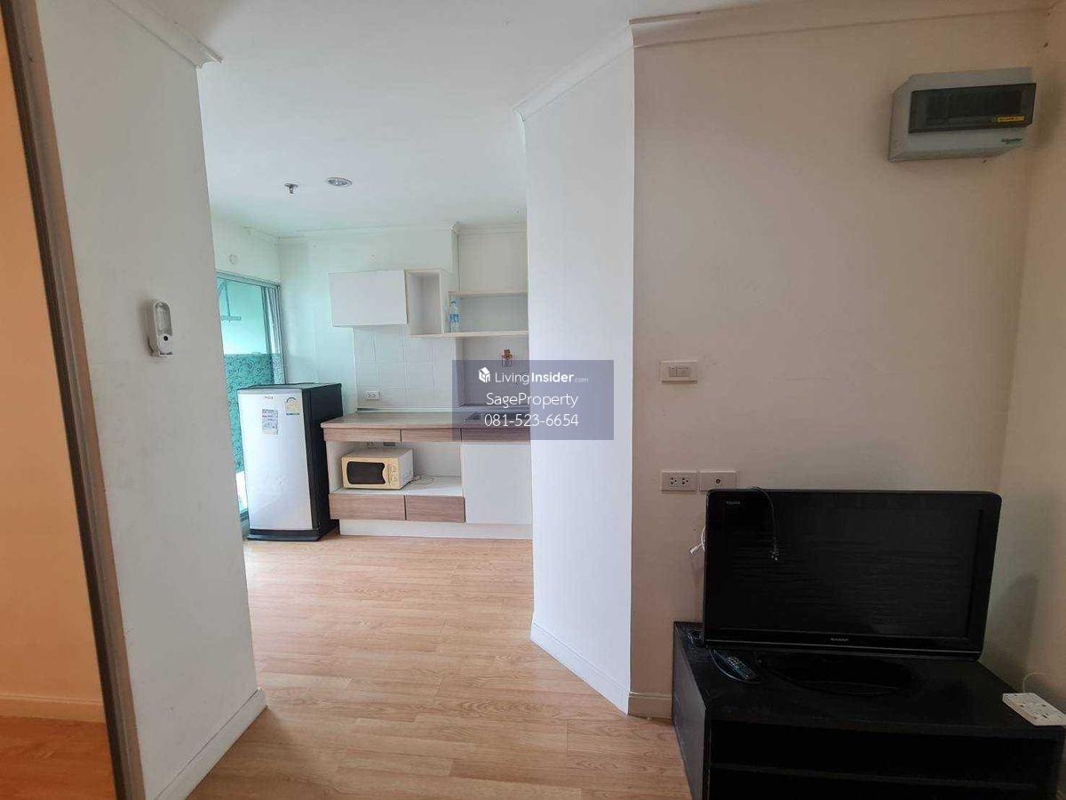 Lumpini Park Pinklao Condo - 1 Bedroom with Pool View