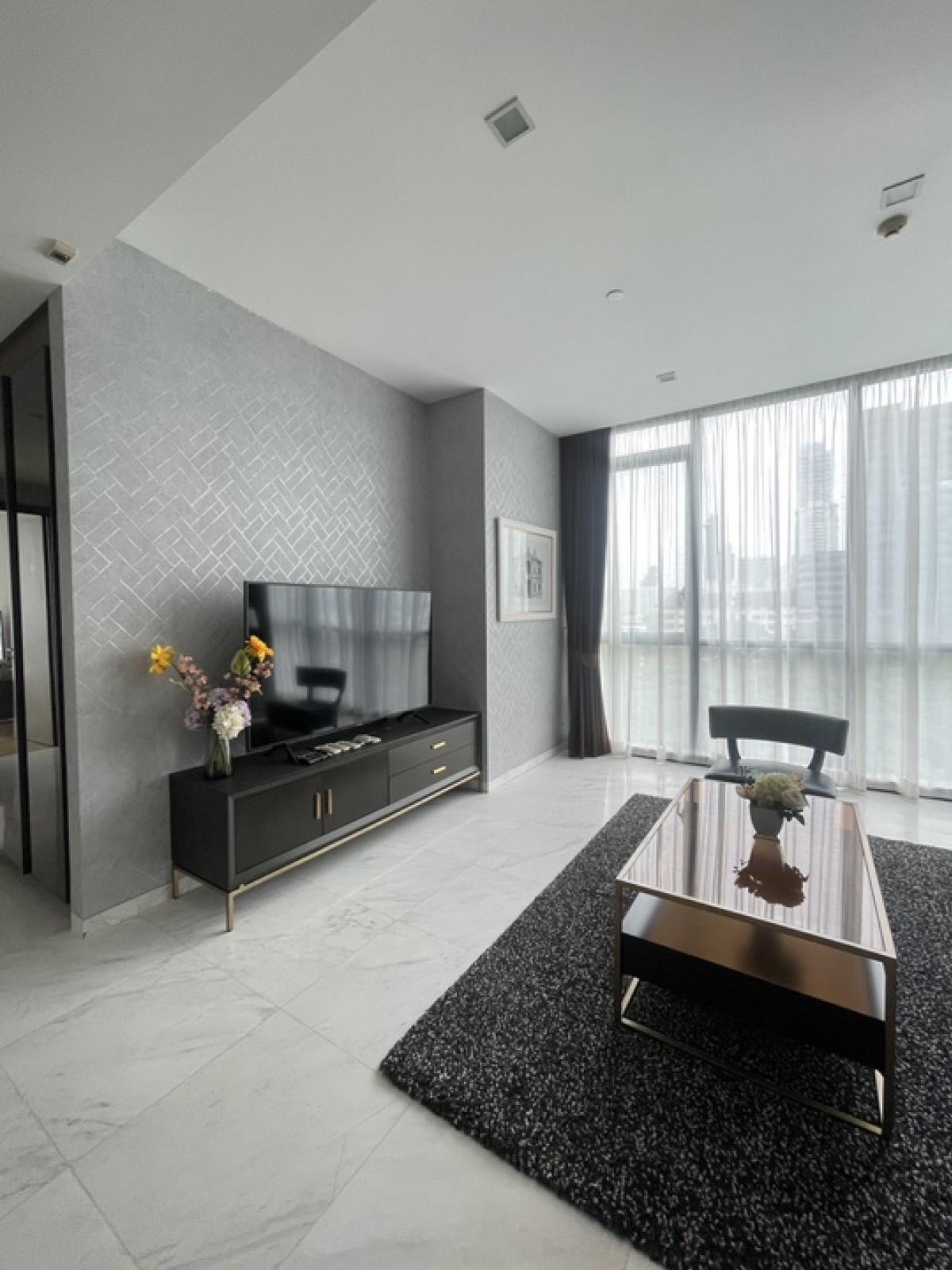 The Monument Thonglo - Spacious 2-Bedroom Apartment