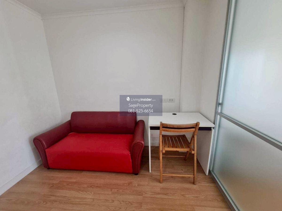 Lumpini Park Pinklao Condo - 1 Bedroom with Pool View