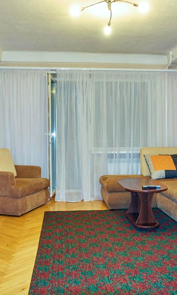 3-Bedroom Spacious Stalinka Apartment near Khreshchatyk