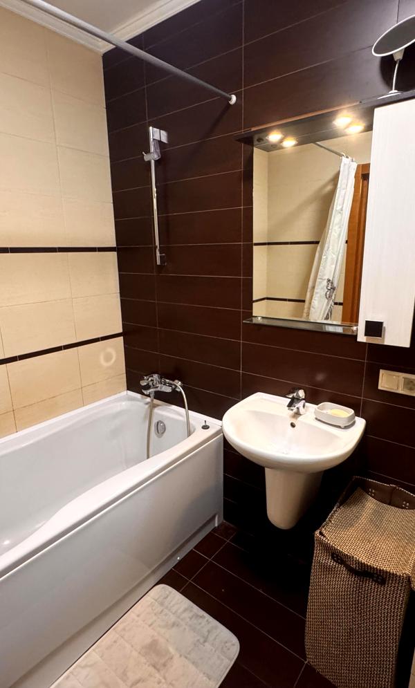 1-Bedroom Apartment in Cosmopolitan Complex, Degtyarivska Street