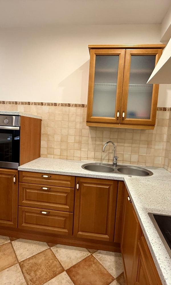 Spacious 3-Room Apartment in Podil, Kyrylivska Street