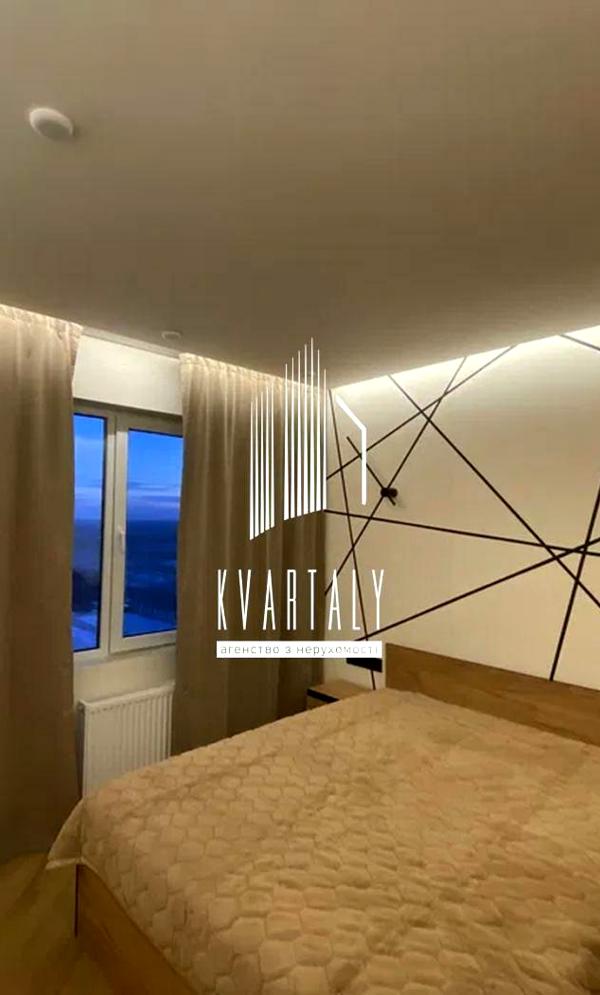 Spacious 1-bedroom apartment in Odeskyi Boulevard complex