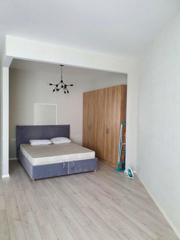 1-bedroom apartment in 44 Zhemchuzhina complex, fully furnished