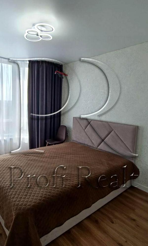 Rental Apartment in Odeskyi Boulevard Complex with Park View