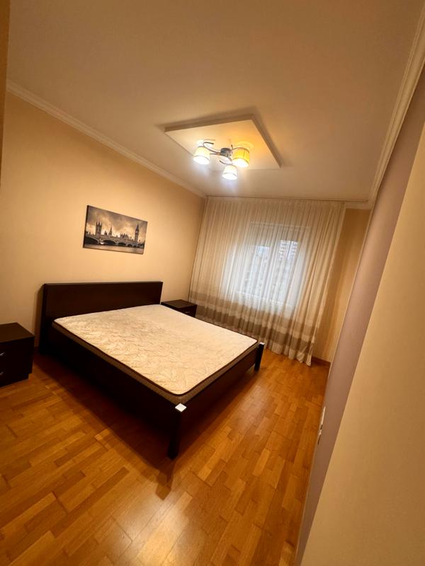 1-Bedroom Apartment in Cosmopolitan Complex, Degtyarivska Street