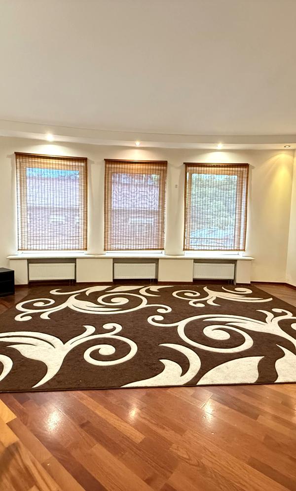 Spacious 3-Room Apartment in Podil, Kyrylivska Street
