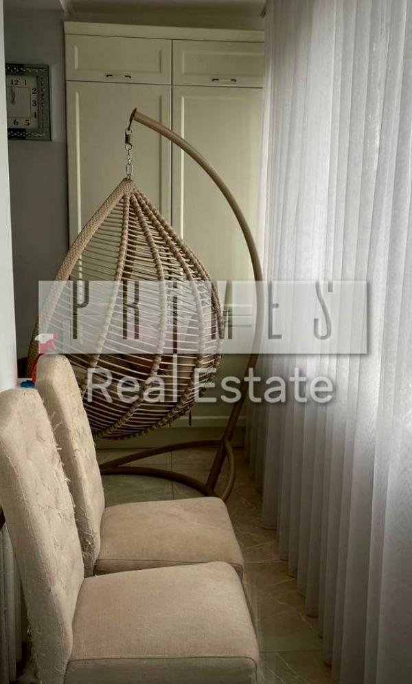 Spacious 2-bedroom apartment near metro