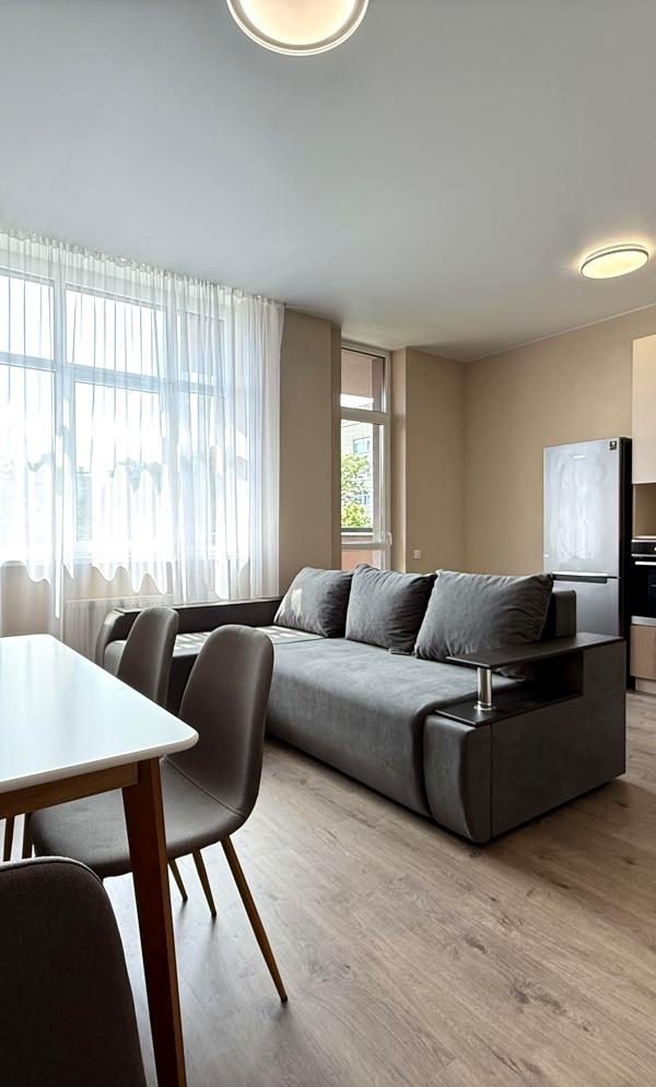 Apartment in Kyrylivskyi Hai Complex, Near Amenities