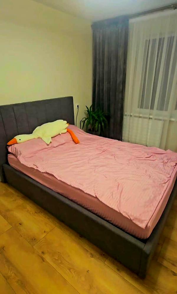 Apartment for rent on Zhylianska Street with open balcony