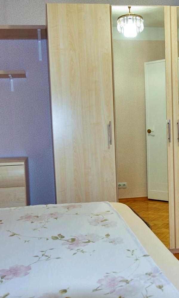 3-Bedroom Spacious Stalinka Apartment near Khreshchatyk