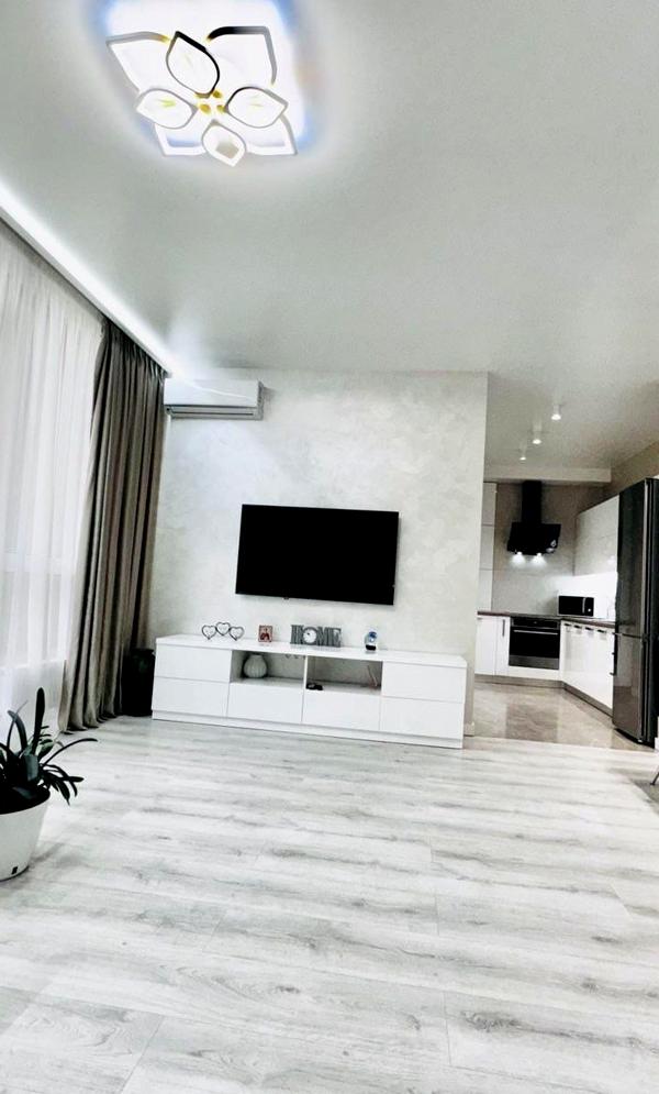 3-Bedroom Apartment in French Quarter 2 Residential Complex, Pechersk District