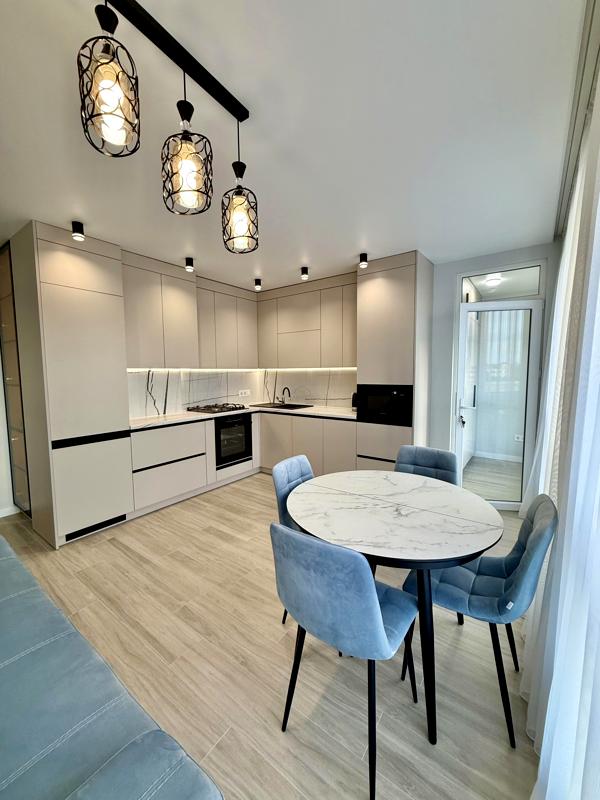 2-Room Apartment on Striyska Street with Designer Renovation