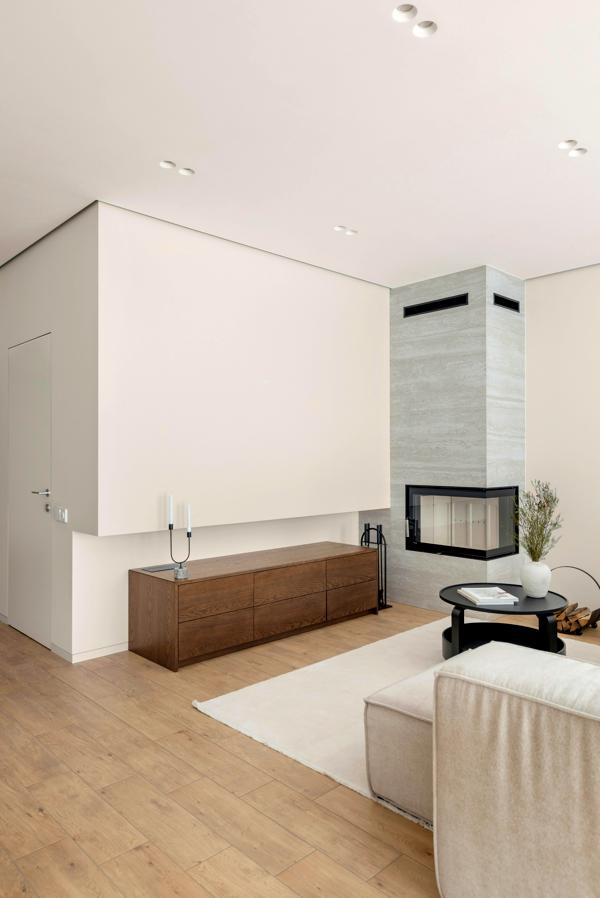Designer Renovated Apartment with Advanced Features and Multiple Terraces
