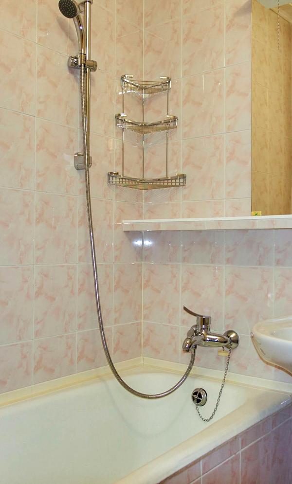 3-Bedroom Spacious Stalinka Apartment near Khreshchatyk