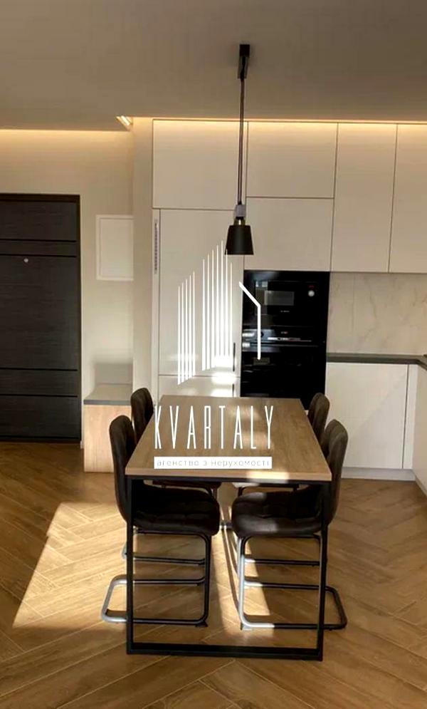 Spacious 1-bedroom apartment in Odeskyi Boulevard complex