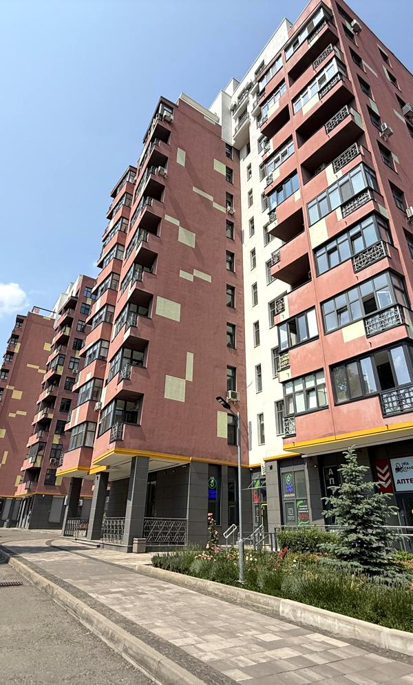 Apartment in Kyrylivskyi Hai Complex, Near Amenities
