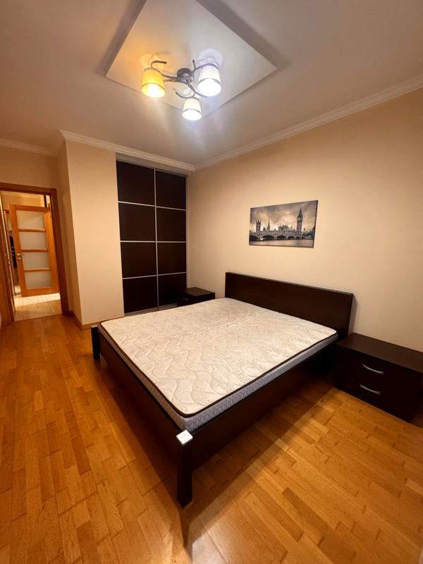 1-Bedroom Apartment in Cosmopolitan Complex, Degtyarivska Street