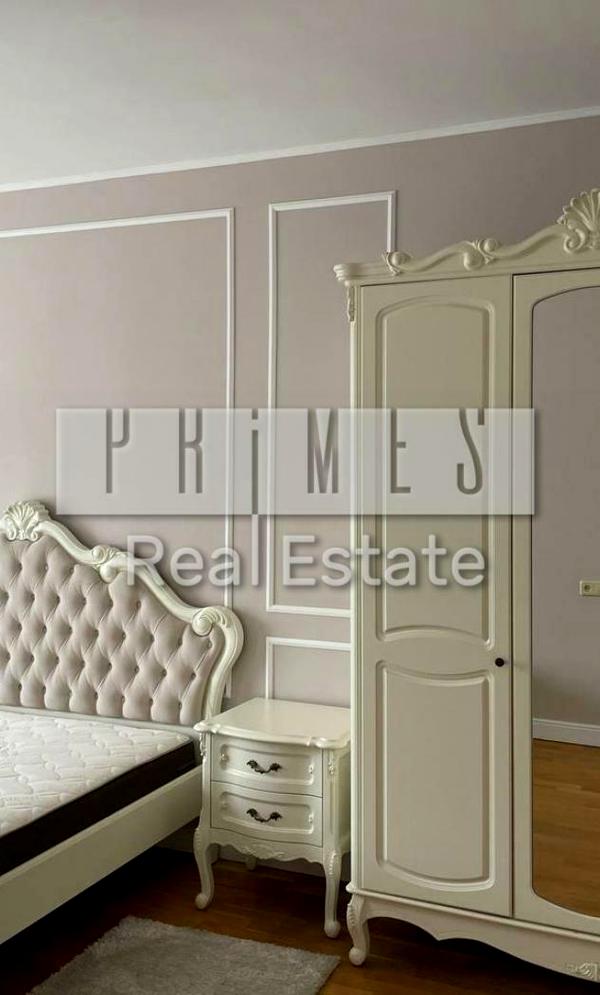 Spacious 2-bedroom apartment near metro