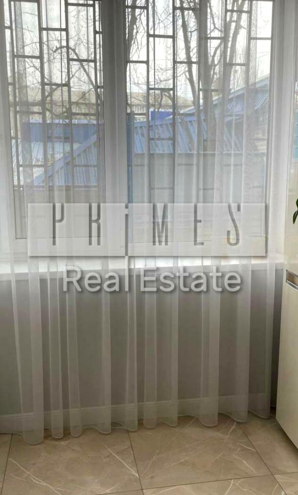 Spacious 2-bedroom apartment near metro