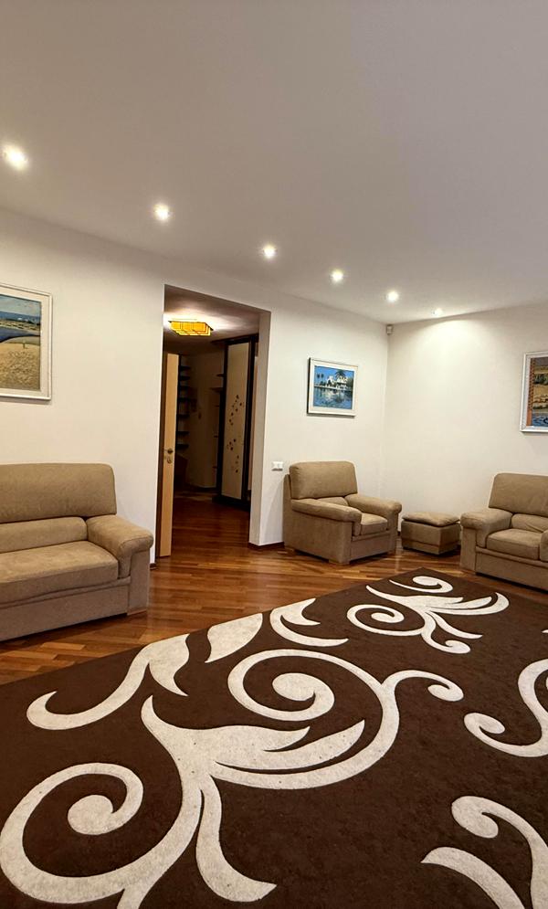 Spacious 3-Room Apartment in Podil, Kyrylivska Street