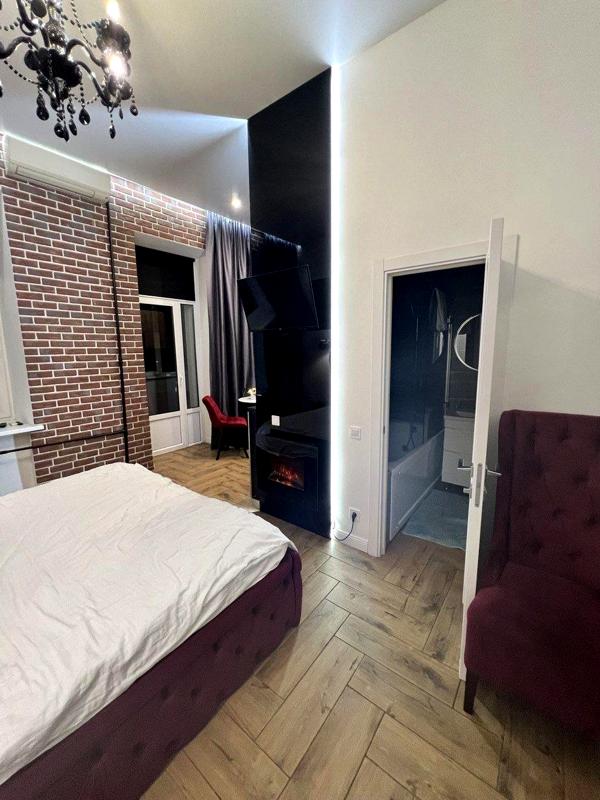 Stylish 1-bedroom studio apartment near Teatralna metro