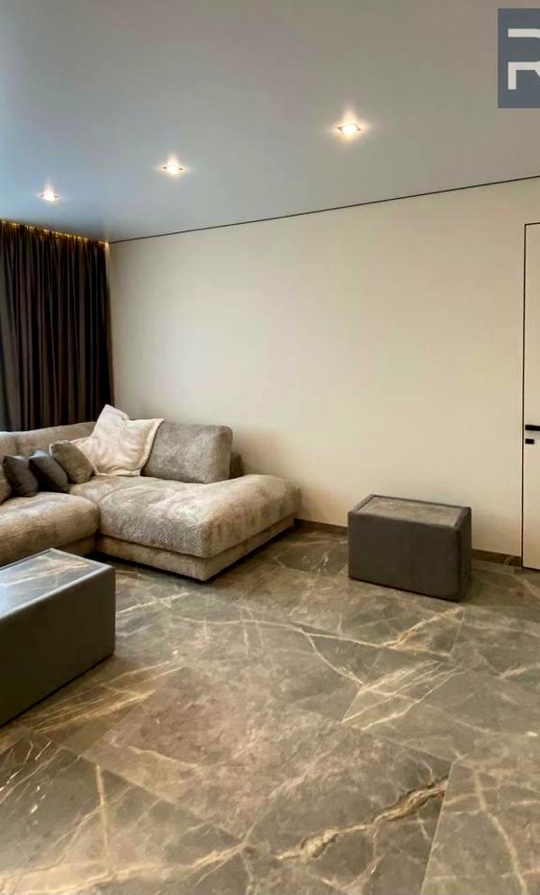 Stylish 3-Bedroom Apartment in Manhattan City Complex with Modern Amenities