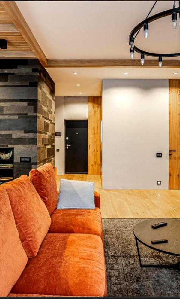 Stylish 3-Room Apartment in Pechersk District with Designer Renovation