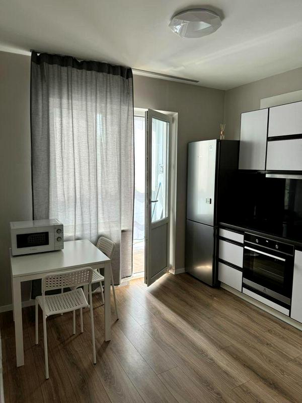 Fully Furnished Apartment near Metro with Modern Amenities